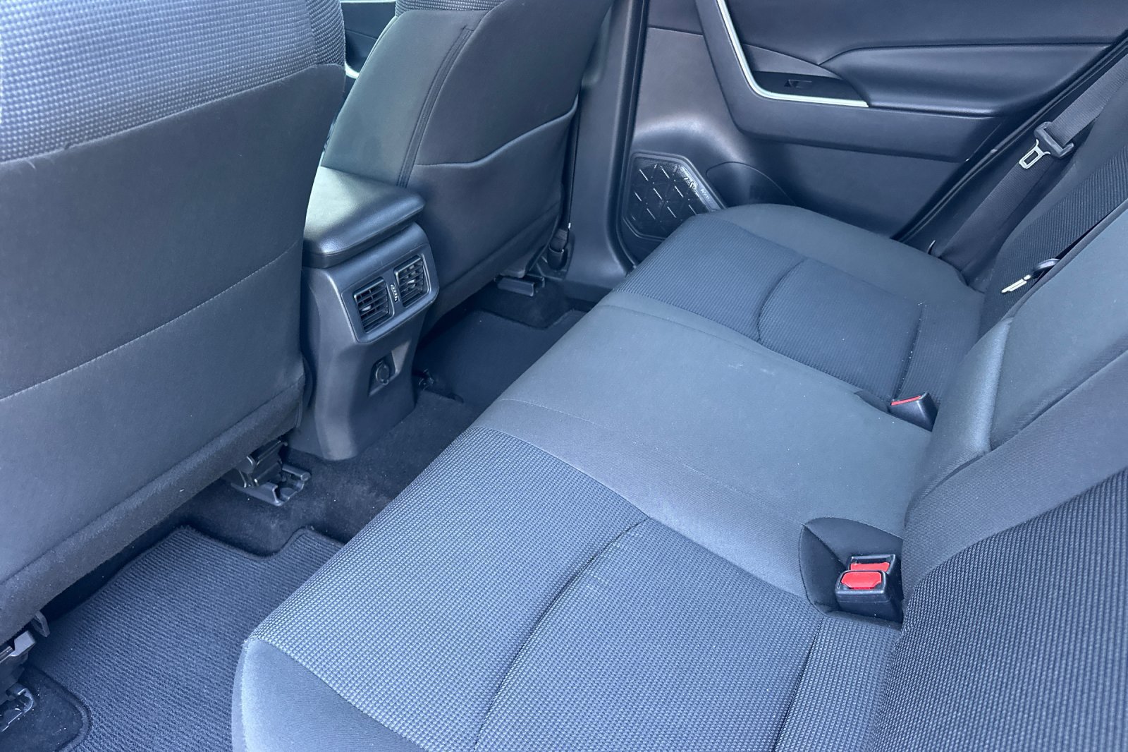Used 2025 Toyota RAV4 LE AWD/4WD image 12