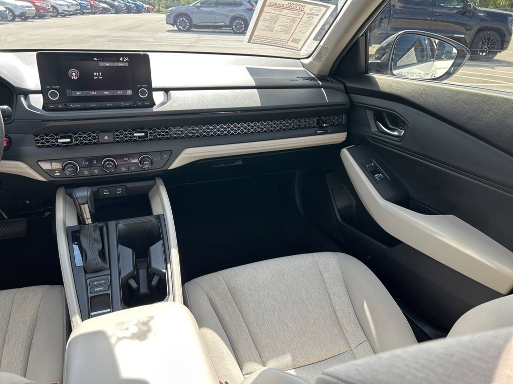 Used 2025 Honda Accord SE image 11