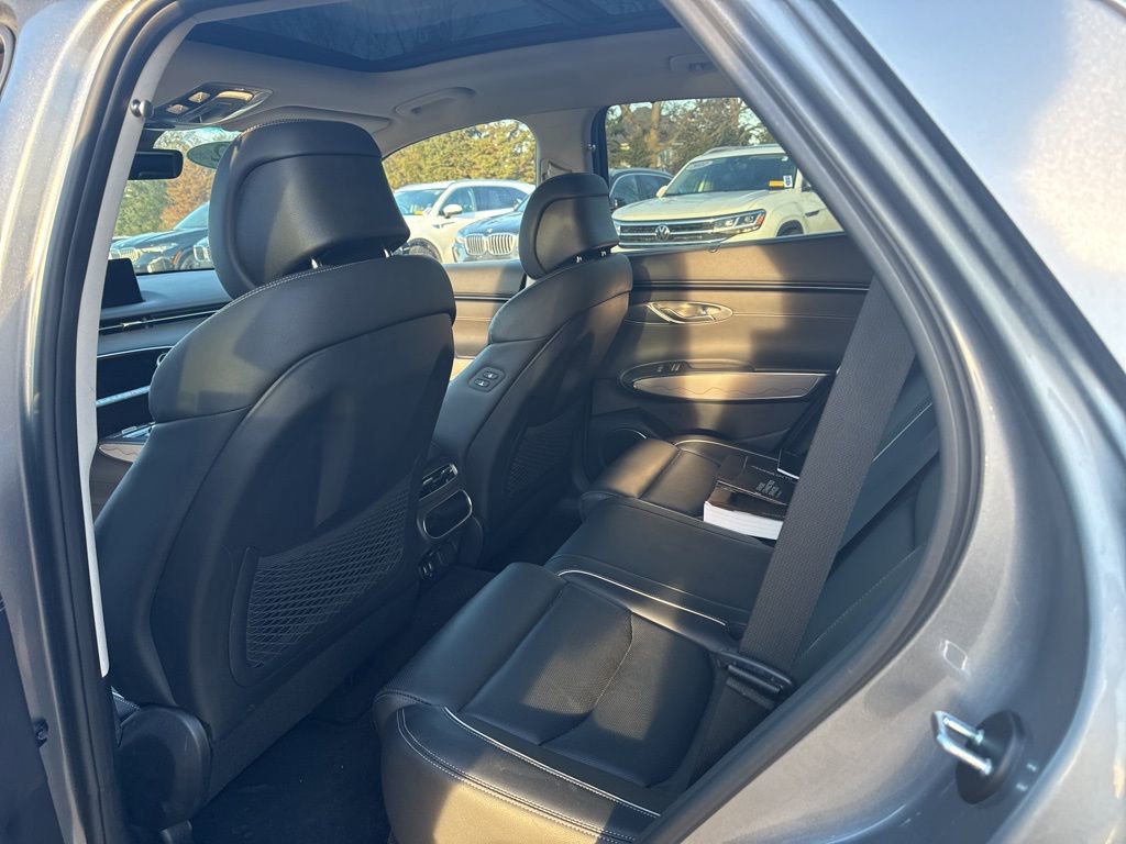 Used 2022 Genesis GV70 2.5T w/ Advanced Package image 10