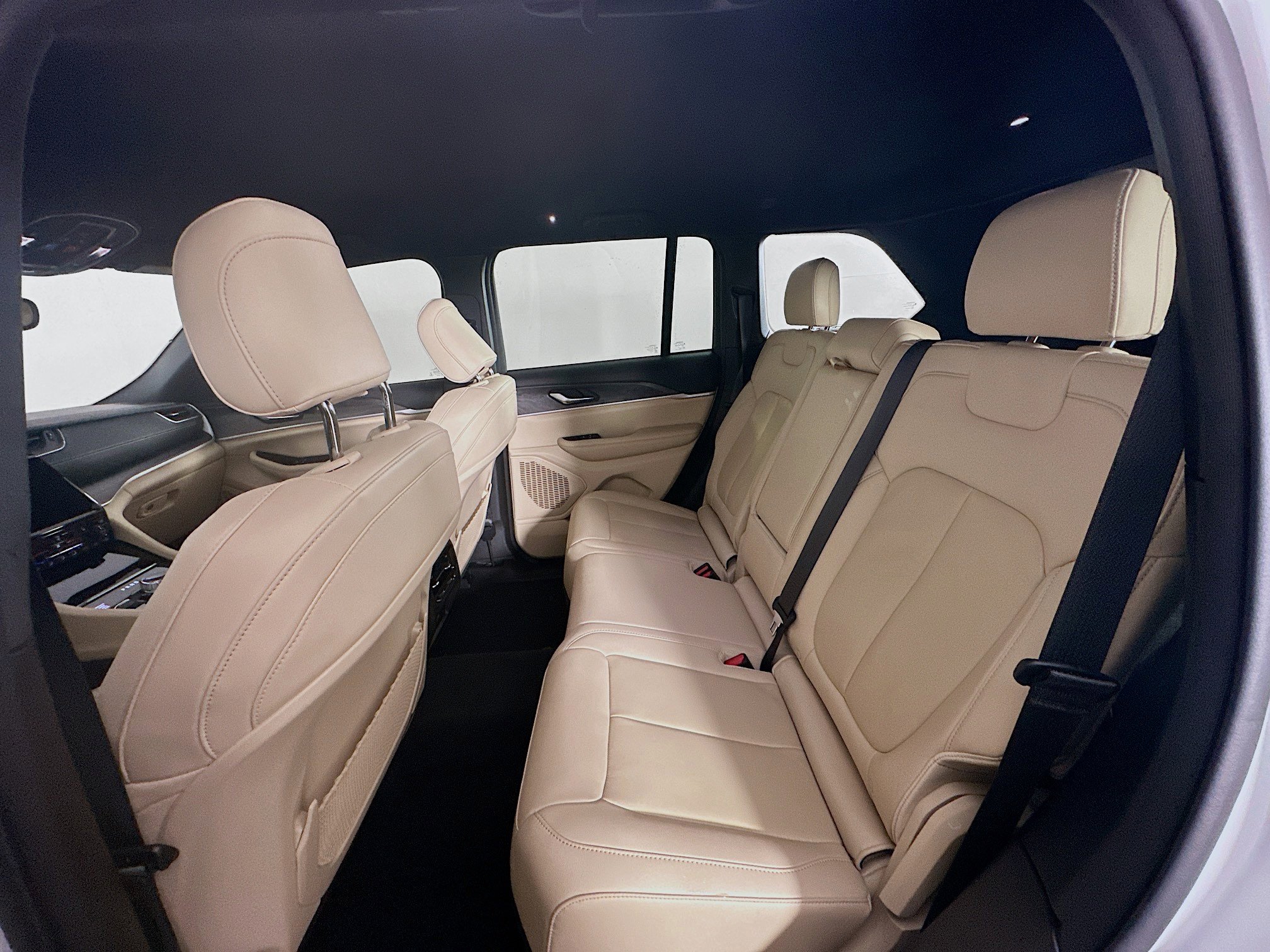 Used 2023 Jeep Grand Cherokee Limited image 29