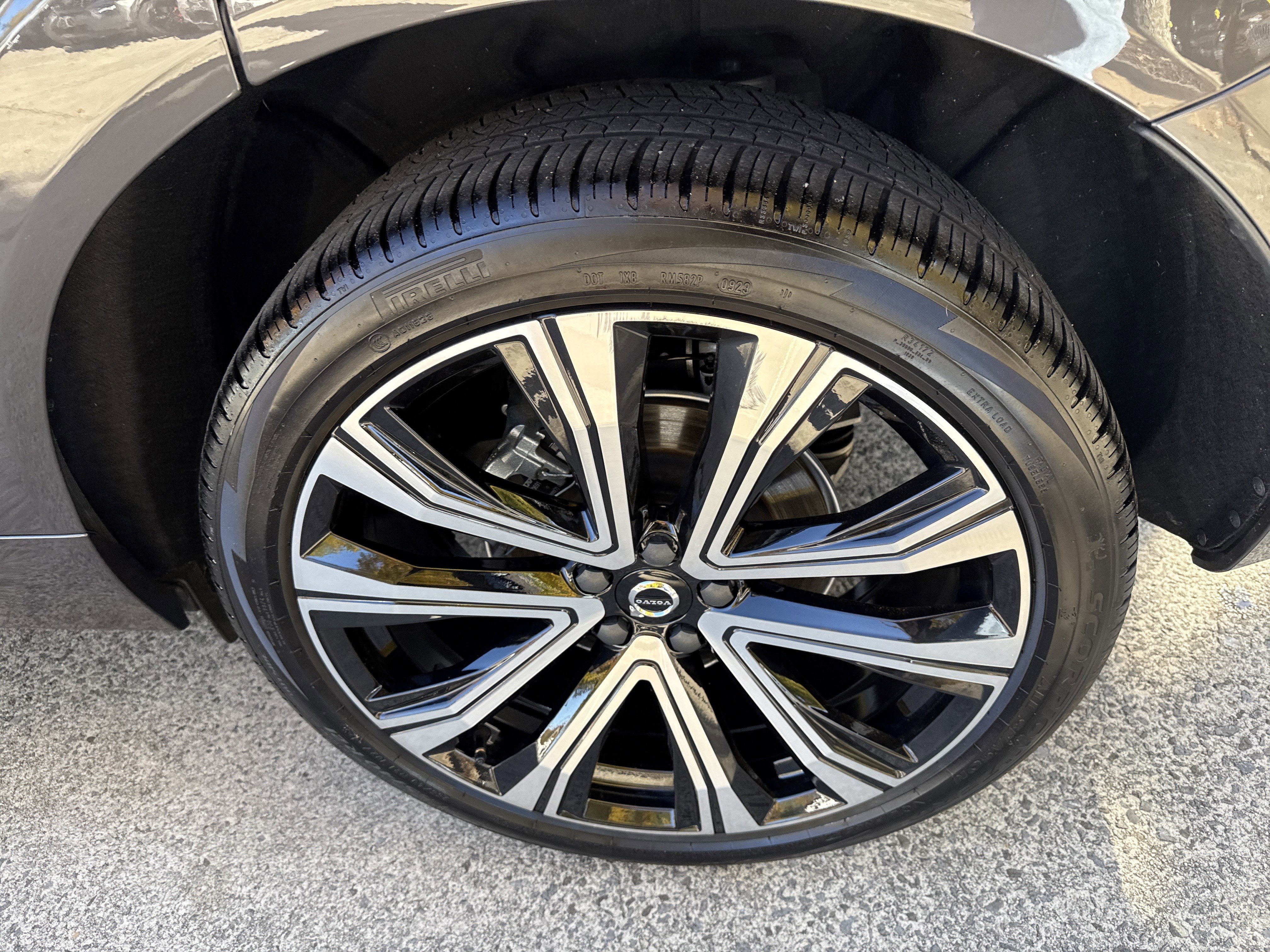 Used 2023 Volvo XC60 B5 Ultimate w/ Climate Package image 19