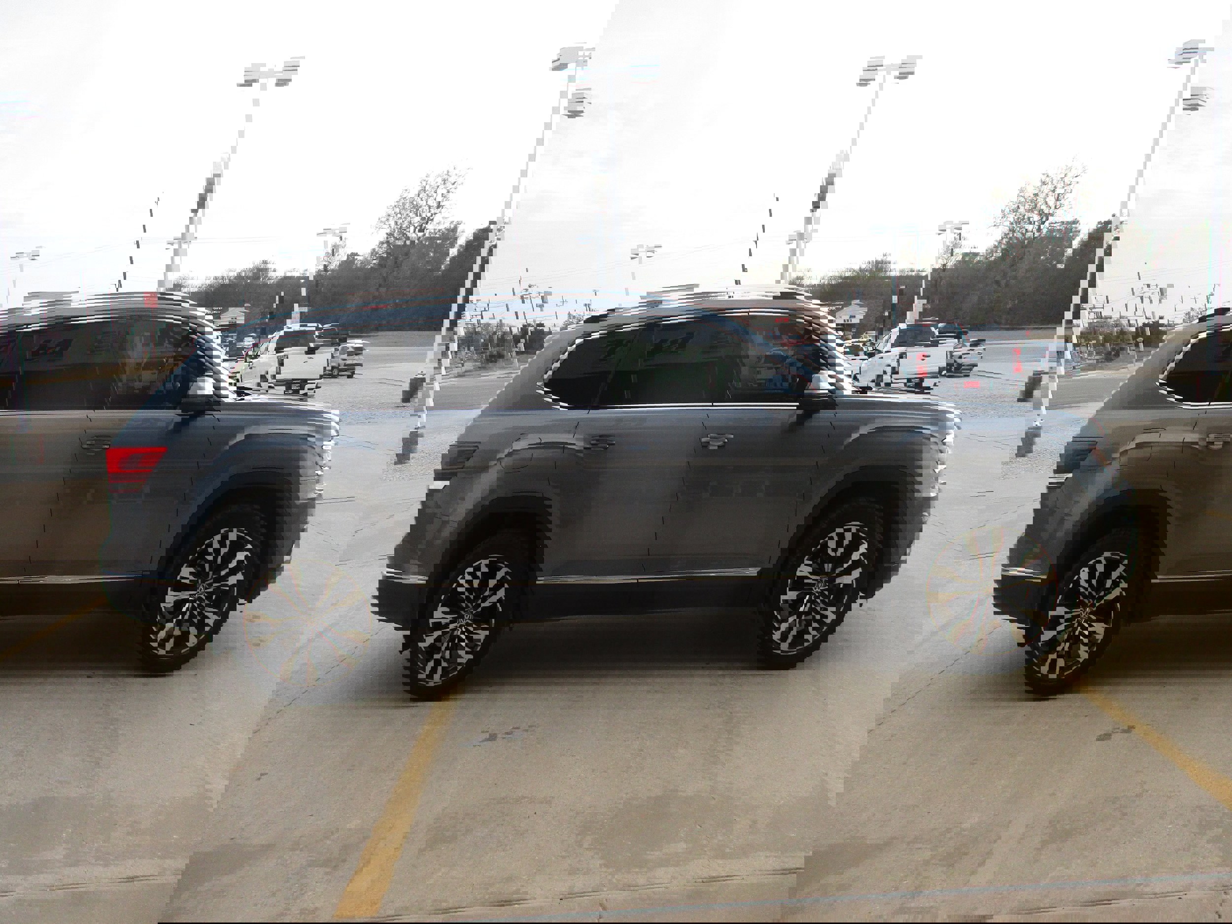 Used 2019 Volkswagen Atlas SEL Premium image 7