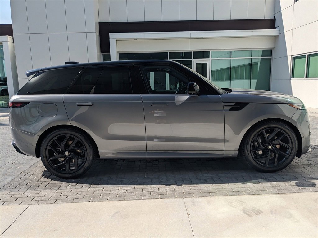 New 2025 Land Rover Range Rover Sport Dynamic SE image 3