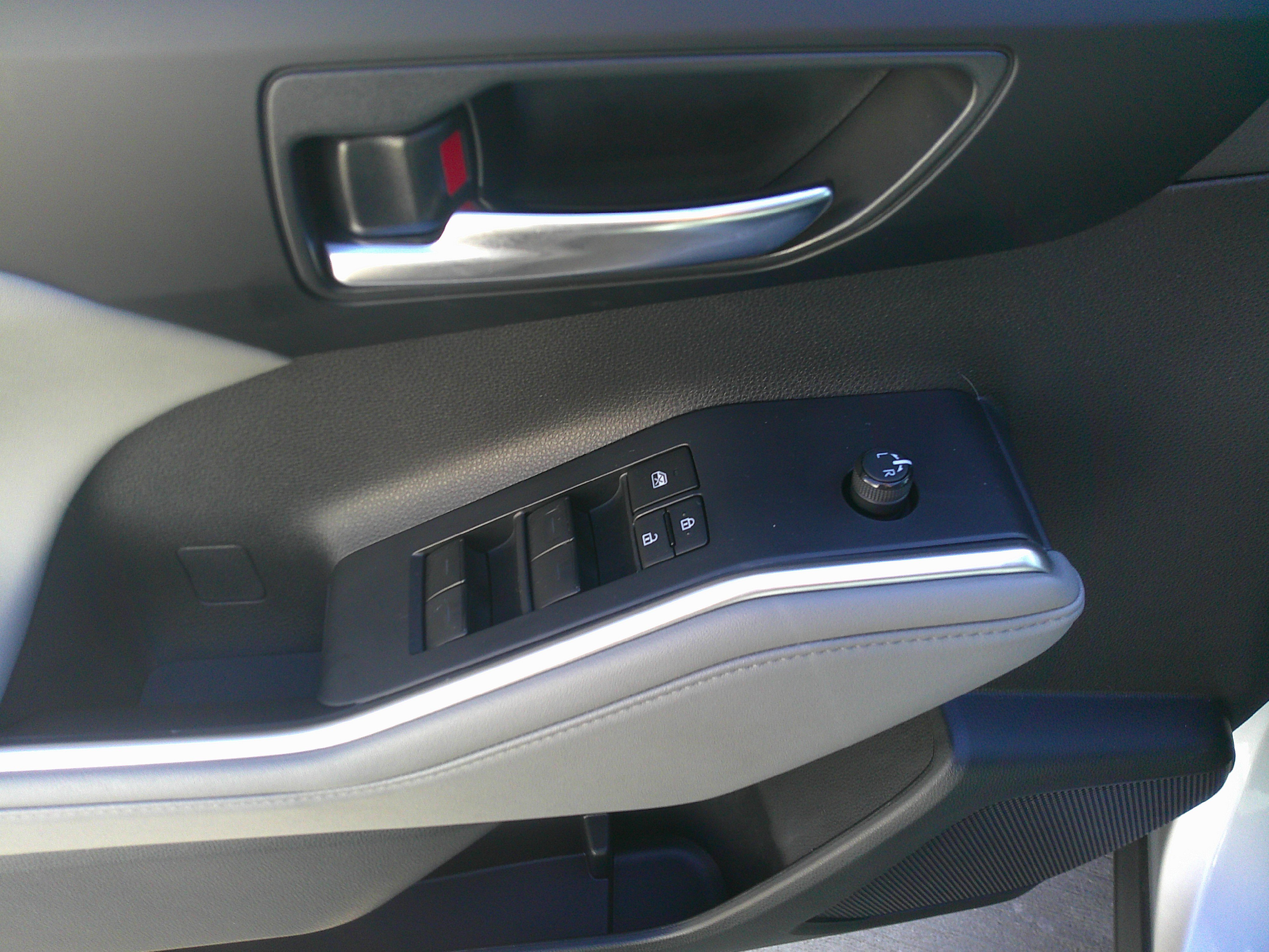 Used 2024 Toyota Highlander XLE image 18