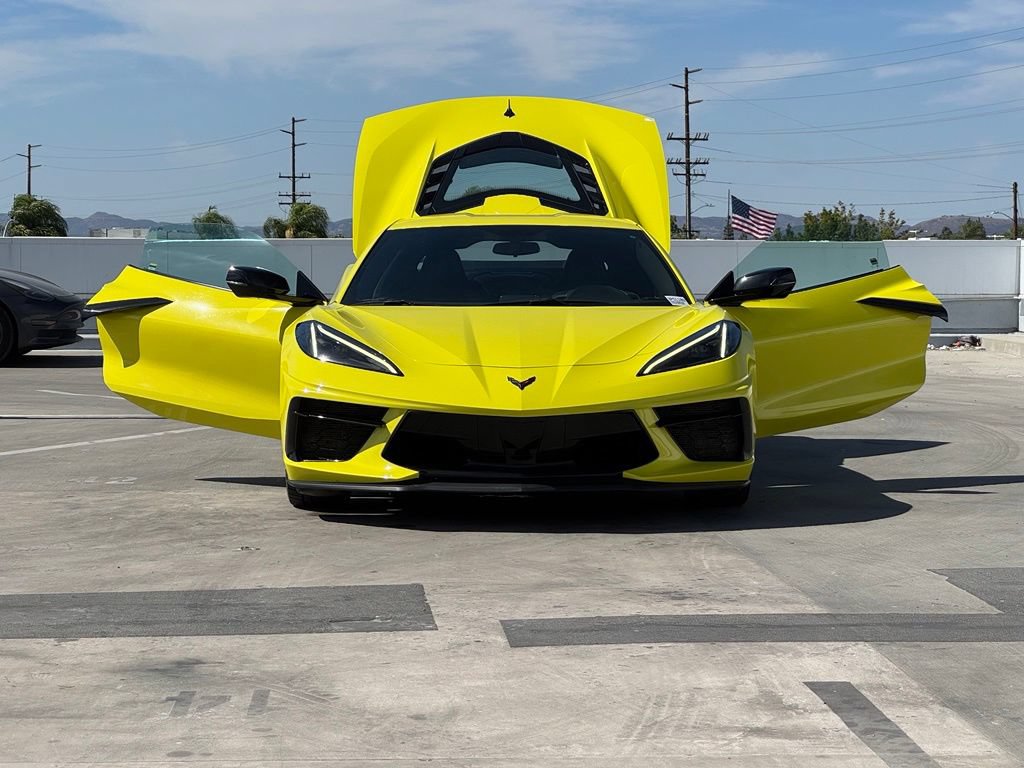 Used 2021 Chevrolet Corvette Stingray Coupe w/ Z51 Performance Package RWD image 29