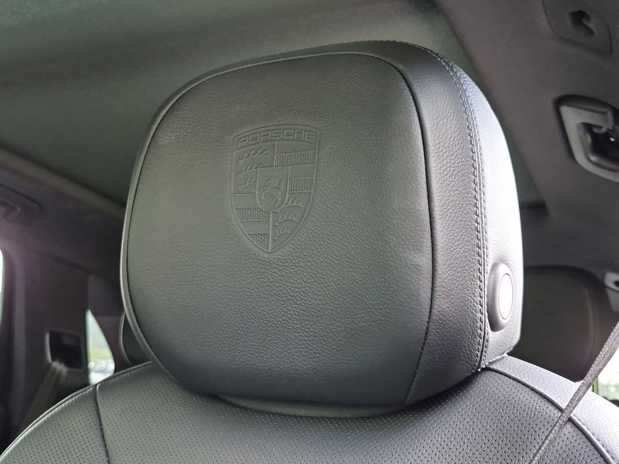 Certified 2025 Porsche Cayenne AWD/4WD image 6