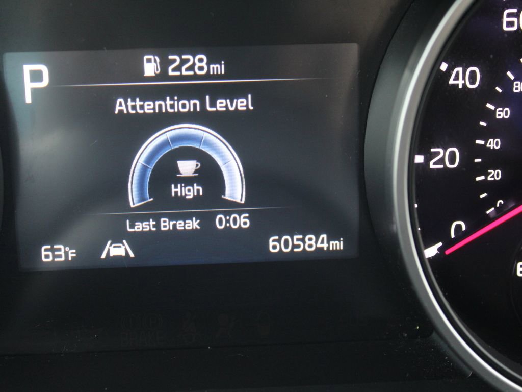 Used 2023 Kia Carnival LX image 16