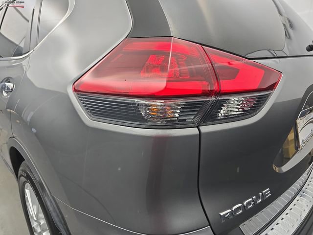Used 2020 Nissan Rogue SV image 18