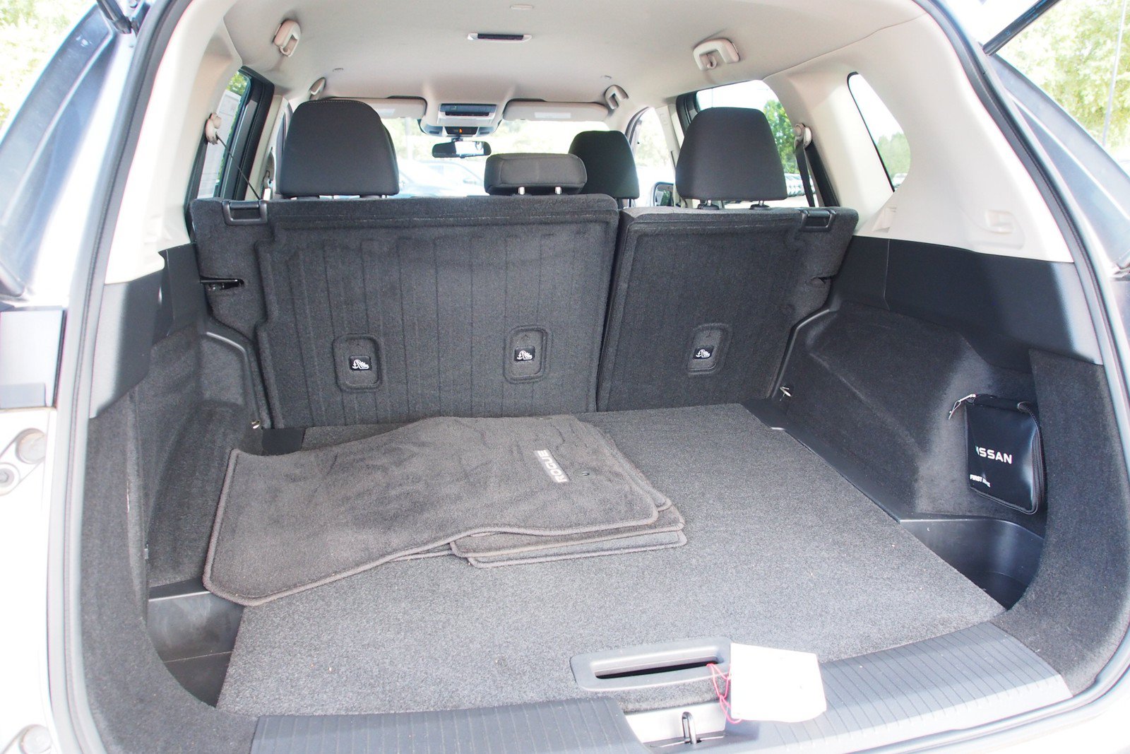 Used 2023 Nissan Rogue SV FWD image 15