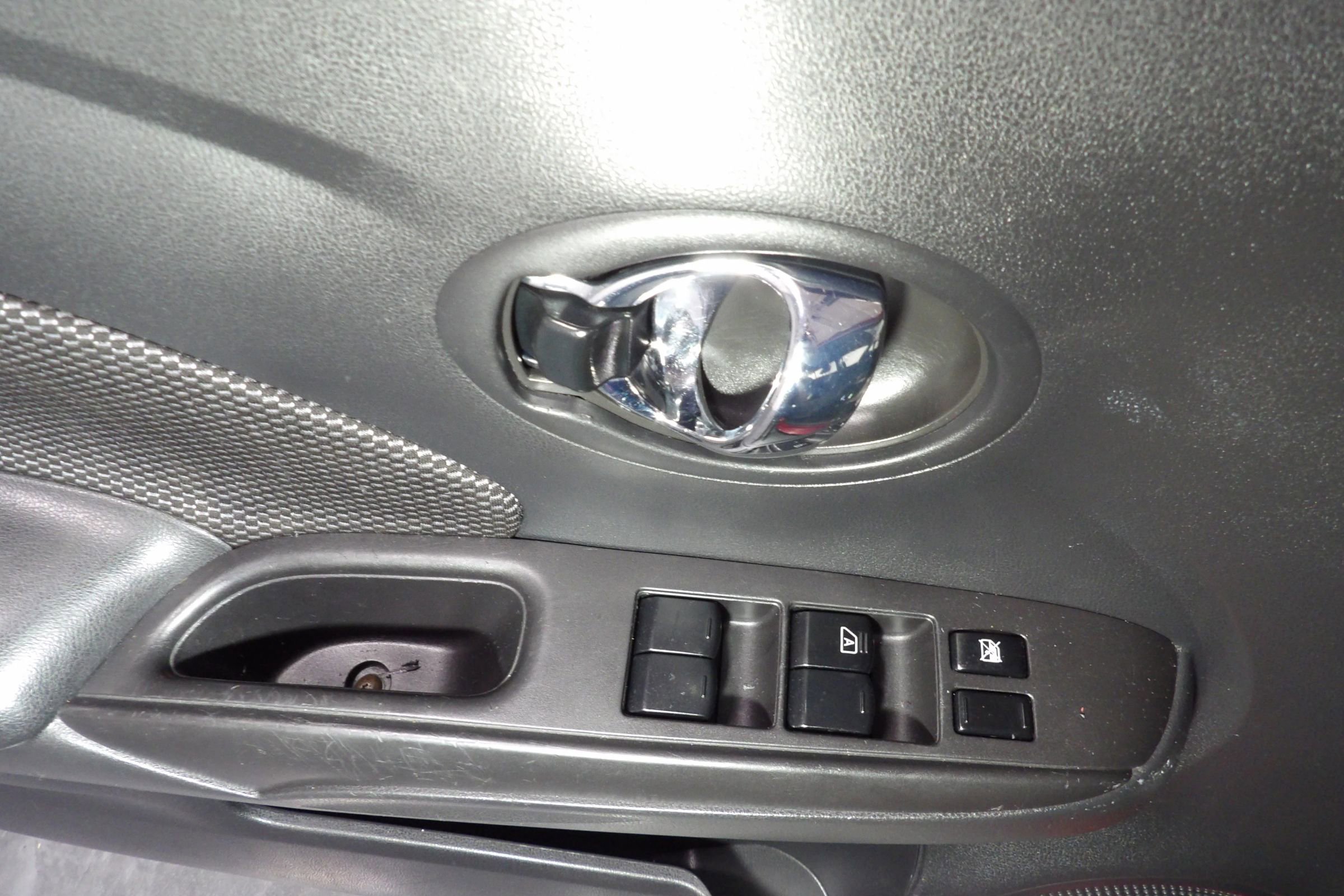 Used 2017 Nissan Versa SV image 7