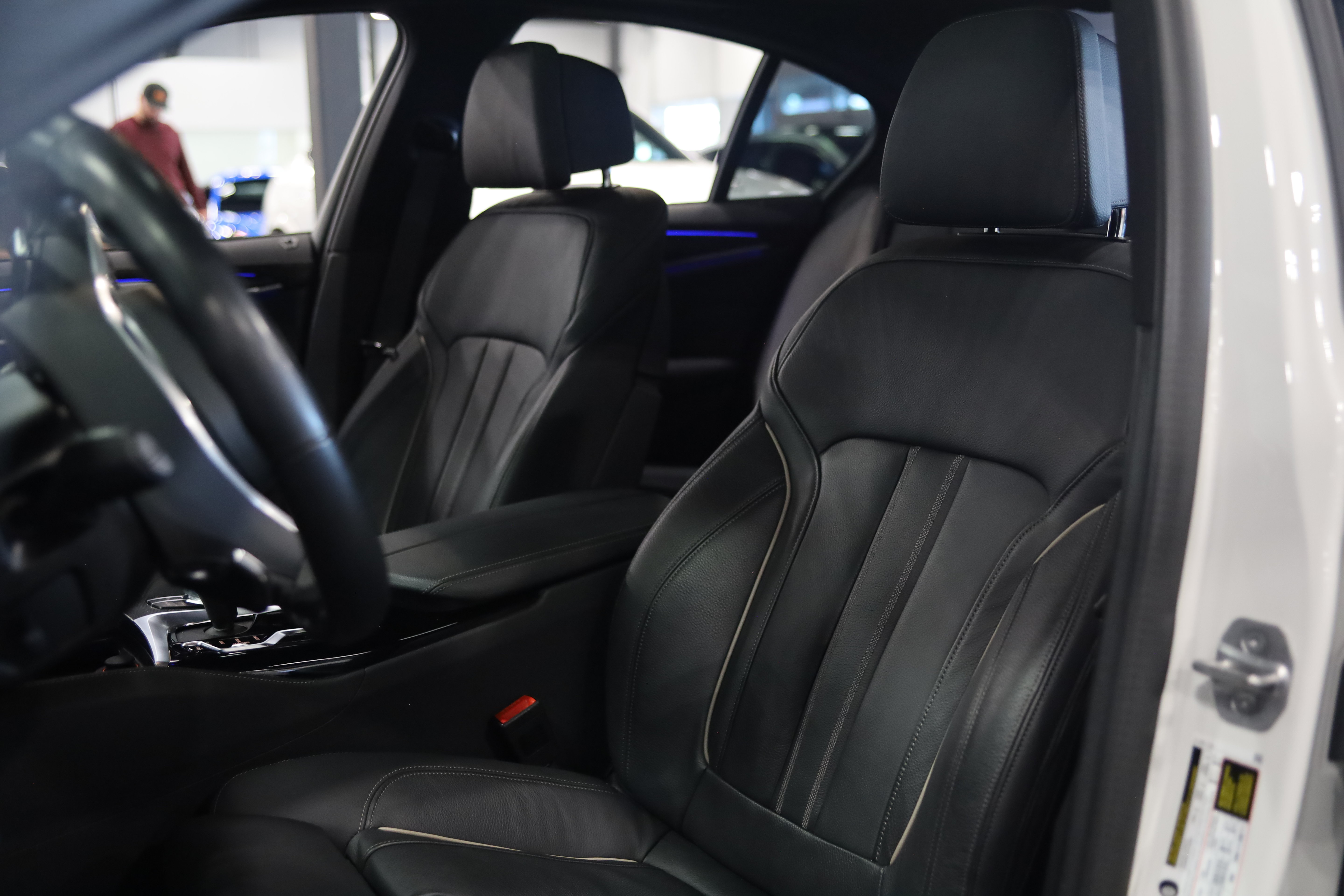 Used 2022 BMW M550i xDrive w/ Premium Package AWD/4WD image 17