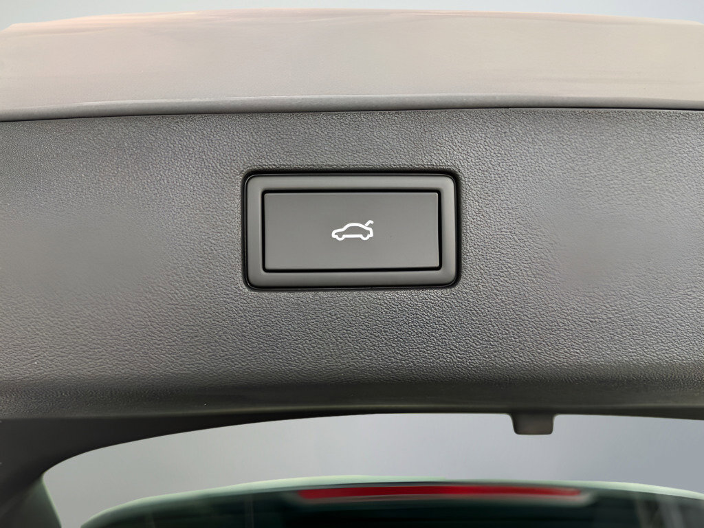 New 2025 Volkswagen Tiguan SE image 10