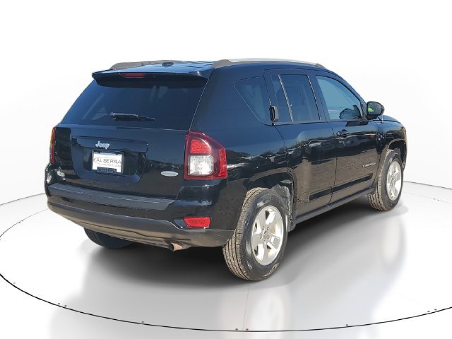 Used 2017 Jeep Compass Latitude FWD image 4