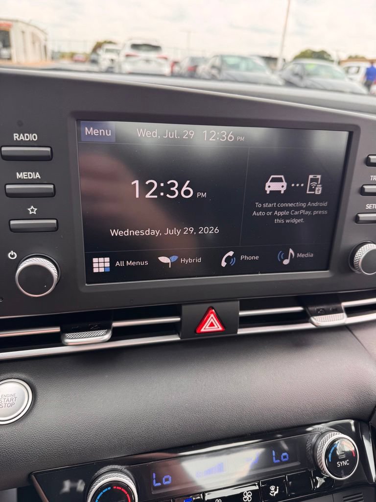 Used 2026 Hyundai Elantra Hybrid FWD image 18