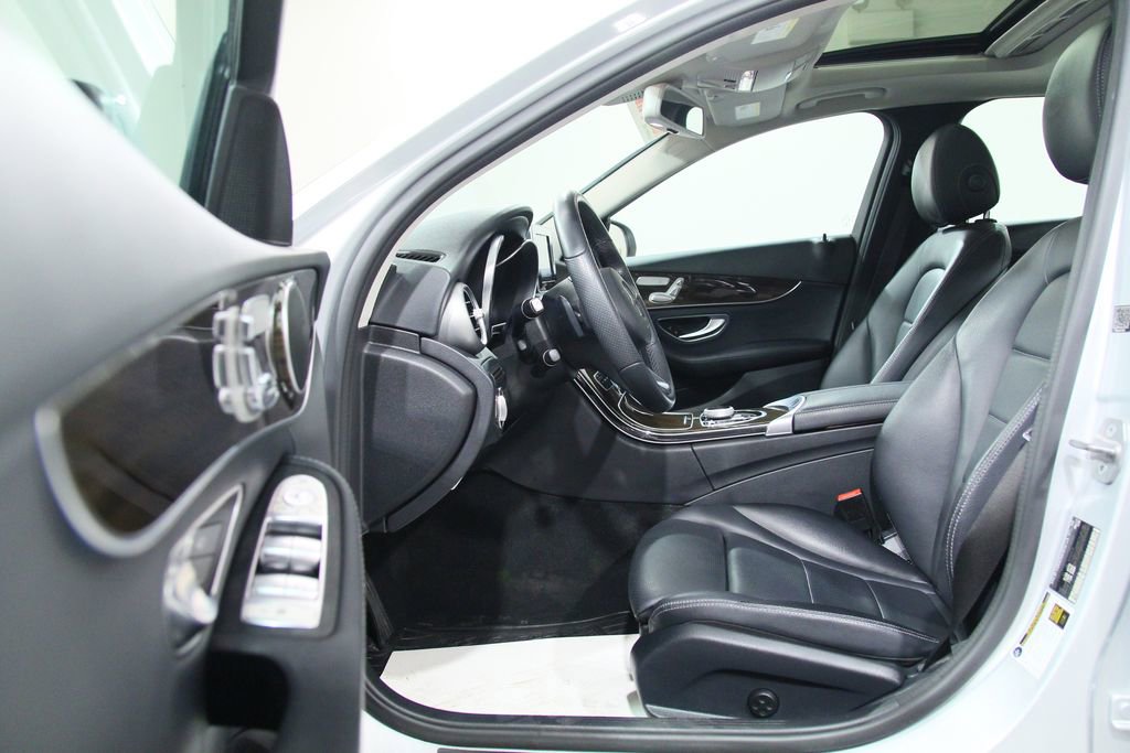 Certified 2018 Mercedes-Benz C 300 4MATIC Sedan image 4