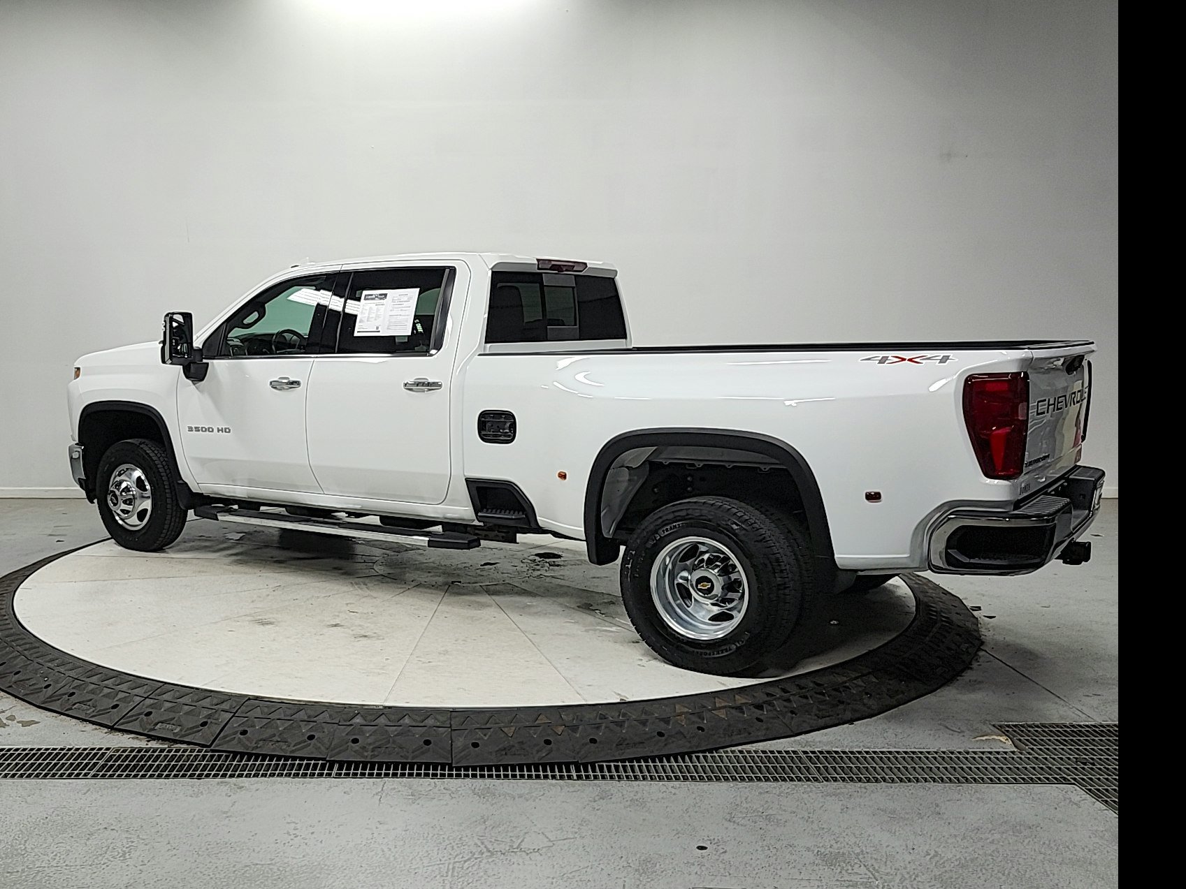 Used 2023 Chevrolet Silverado 3500 LTZ w/ LTZ Convenience Package AWD/4WD image 9