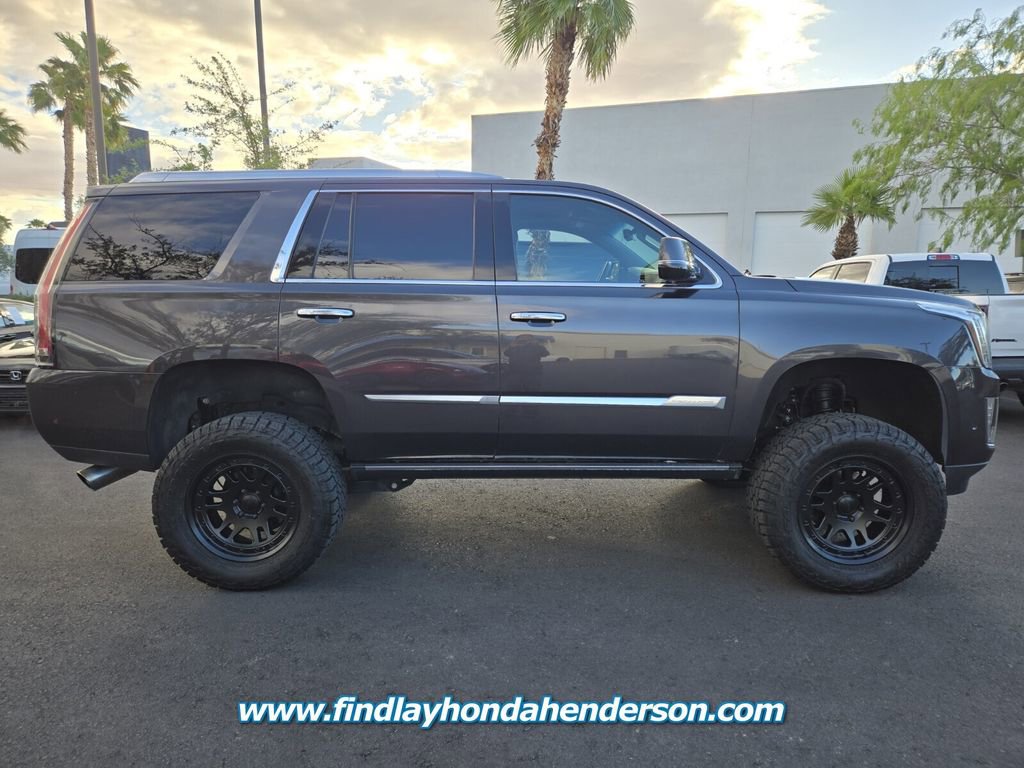 Used 2017 Cadillac Escalade Premium Luxury RWD image 7