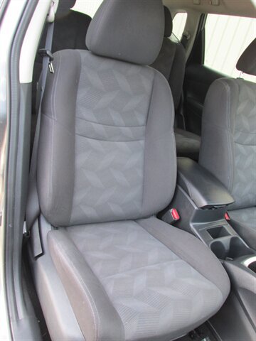 Used 2016 Nissan Rogue SV image 20