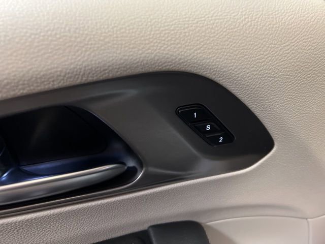 Used 2024 Chrysler Pacifica Limited FWD image 52