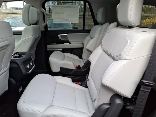 New 2026 Ford Expedition Platinum image 8