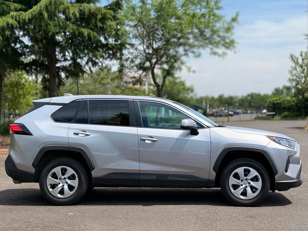 Certified 2022 Toyota RAV4 LE AWD/4WD image 6