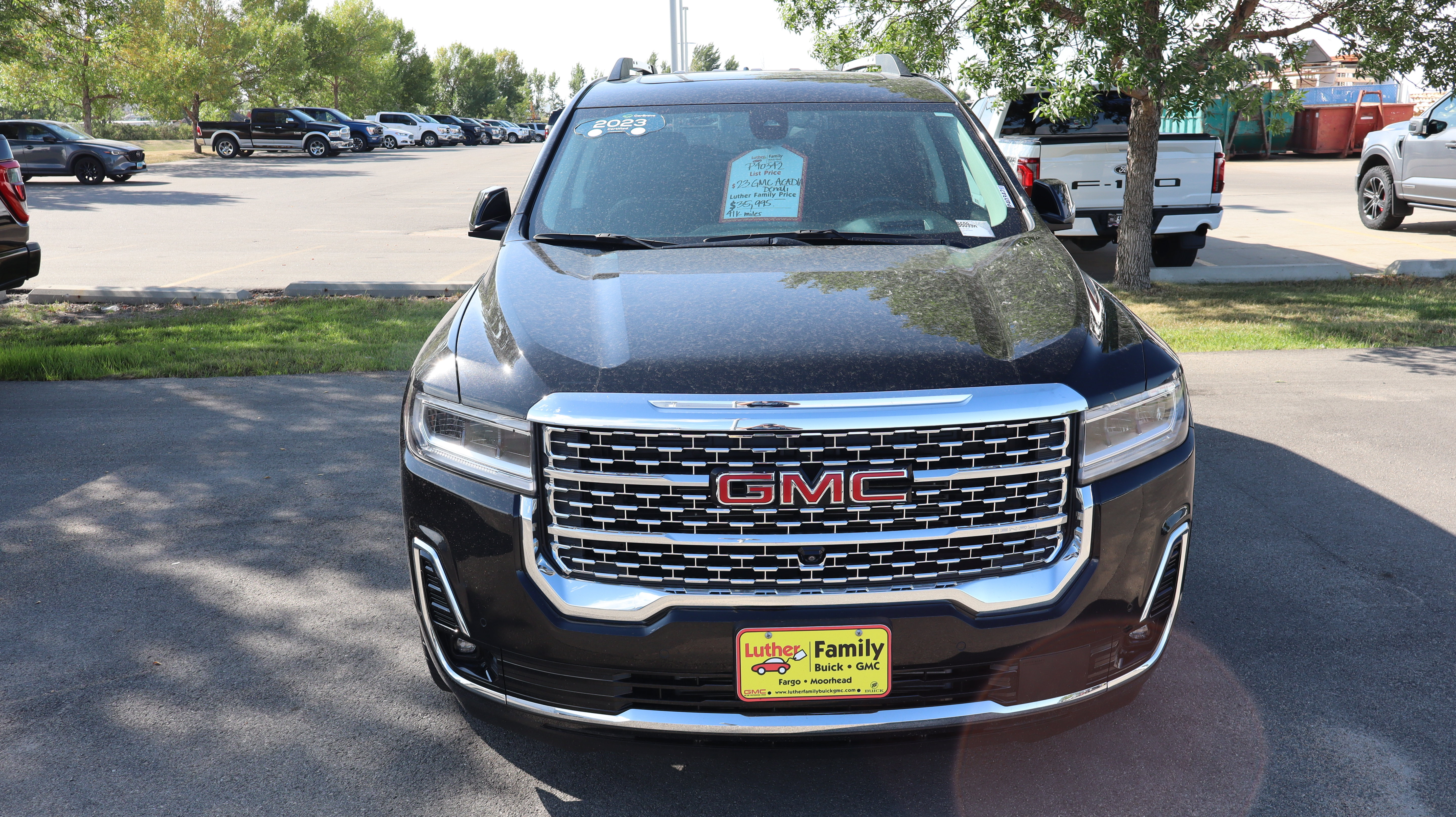 Used 2023 GMC Acadia Denali w/ Denali Technology Package AWD/4WD image 2