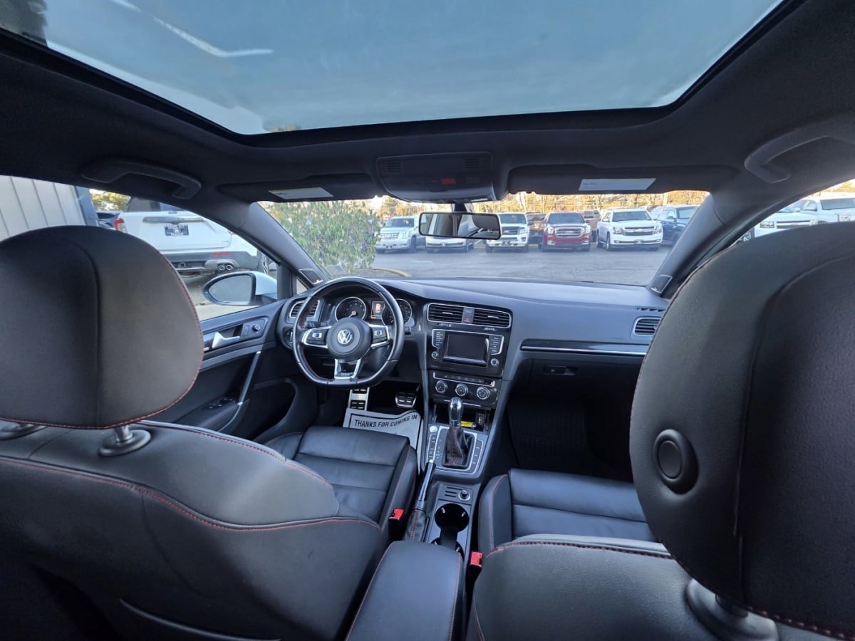Used 2015 Volkswagen GTI SE FWD image 12