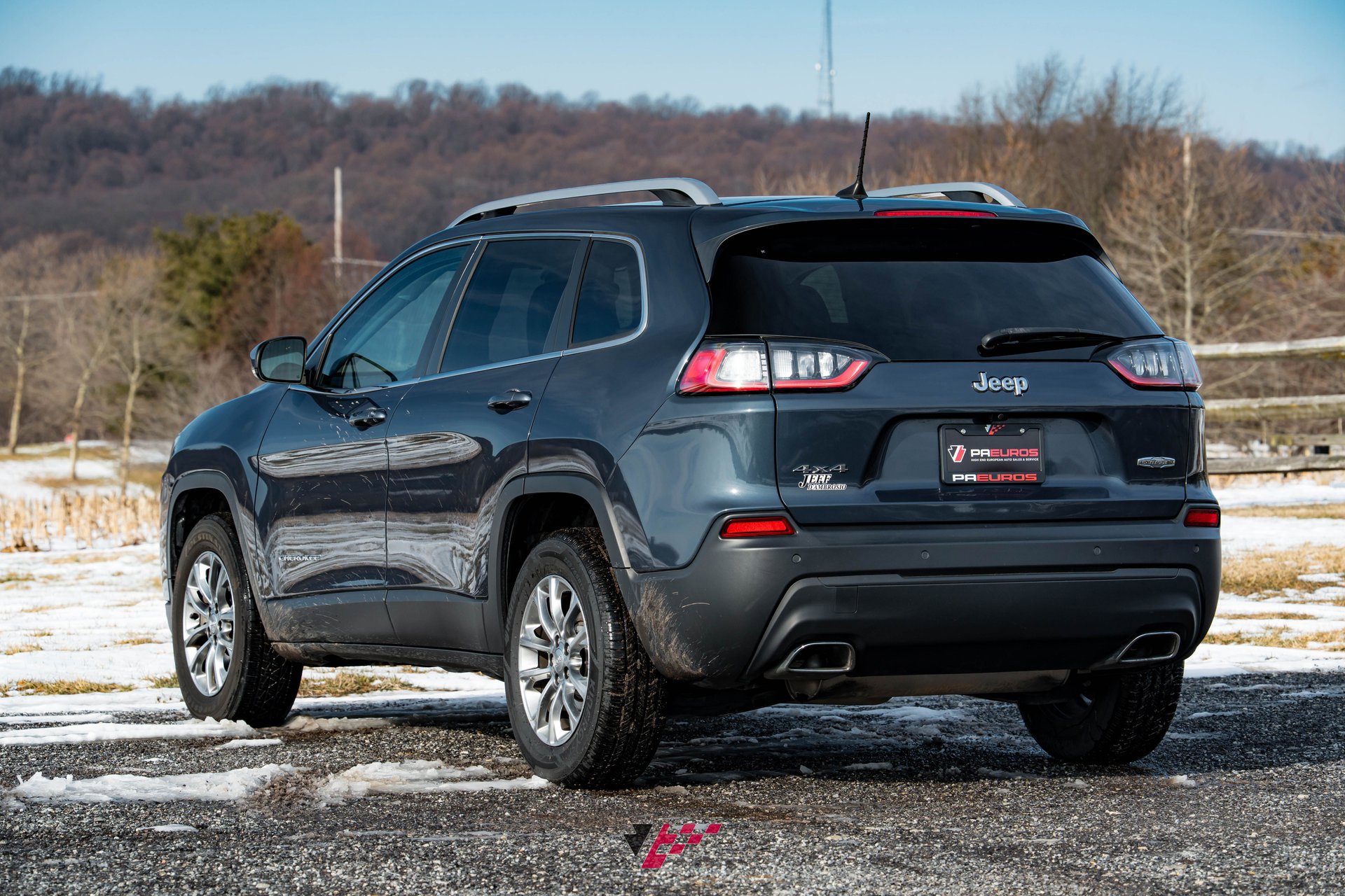 Used 2021 Jeep Cherokee Latitude Lux w/ Comfort/Convenience Group image 3