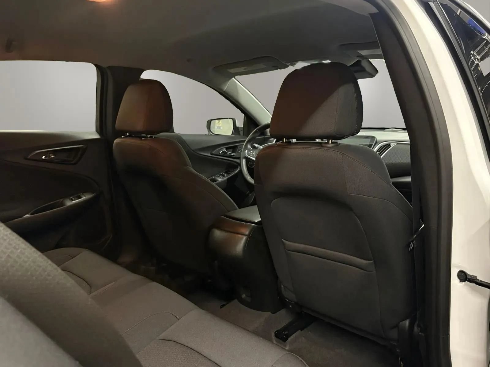Used 2023 Chevrolet Malibu RS FWD image 21