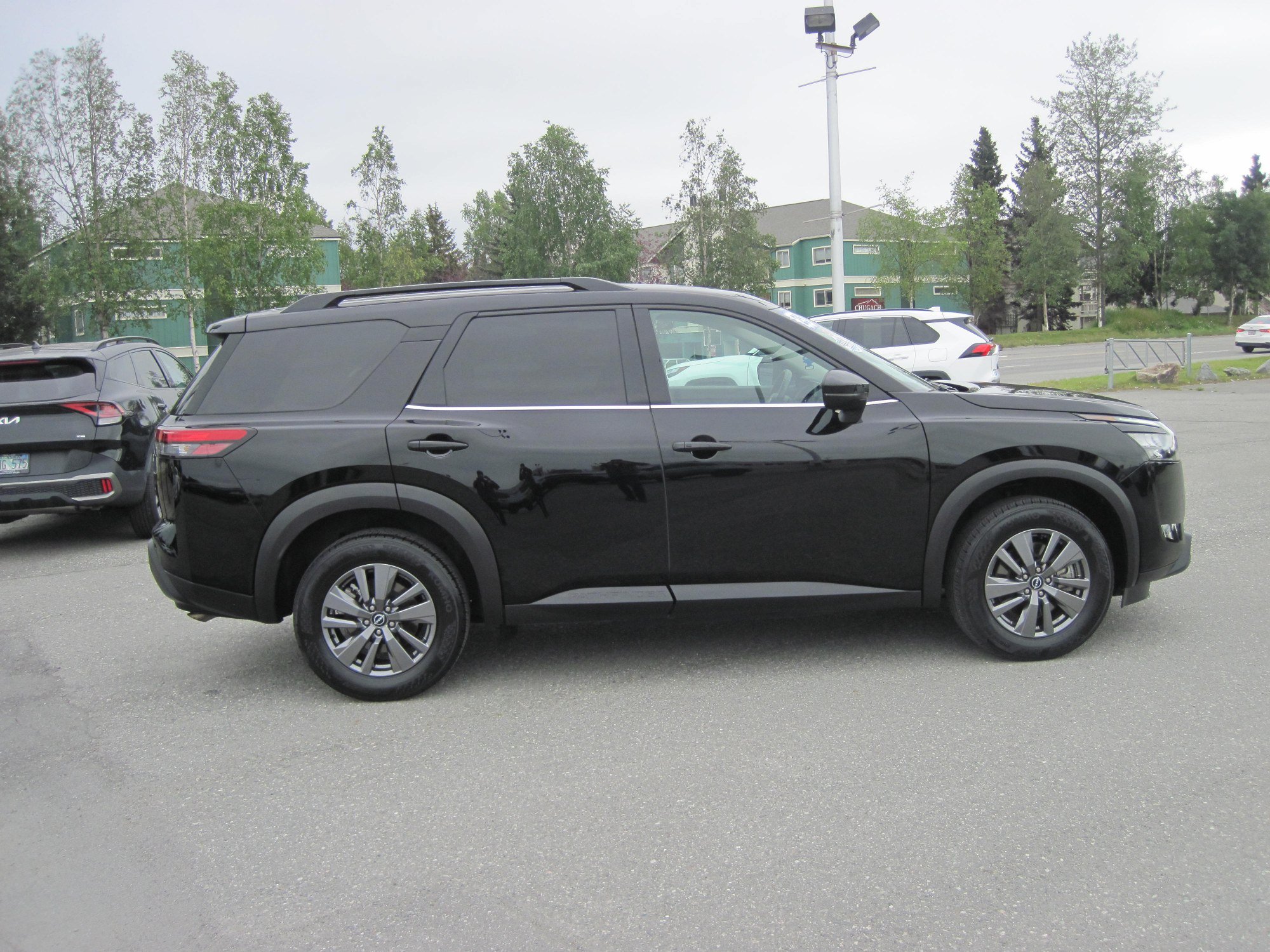Used 2025 Nissan Pathfinder SV AWD/4WD image 4