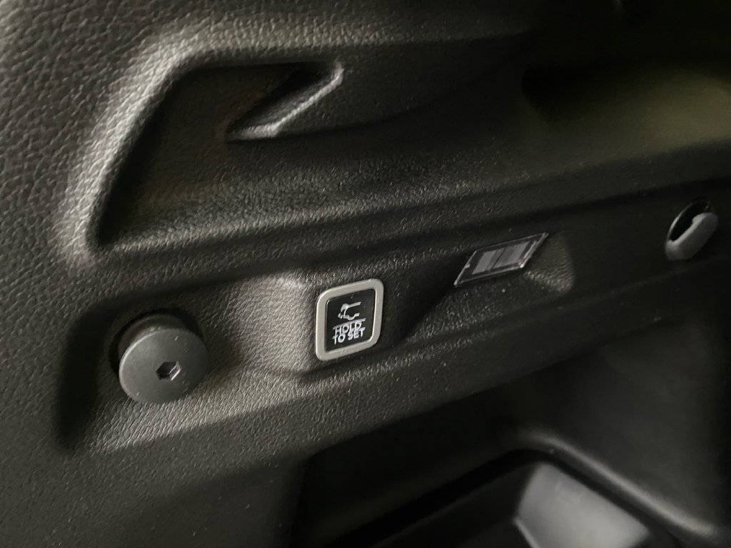 Certified 2023 Jeep Grand Cherokee L Altitude AWD/4WD image 17