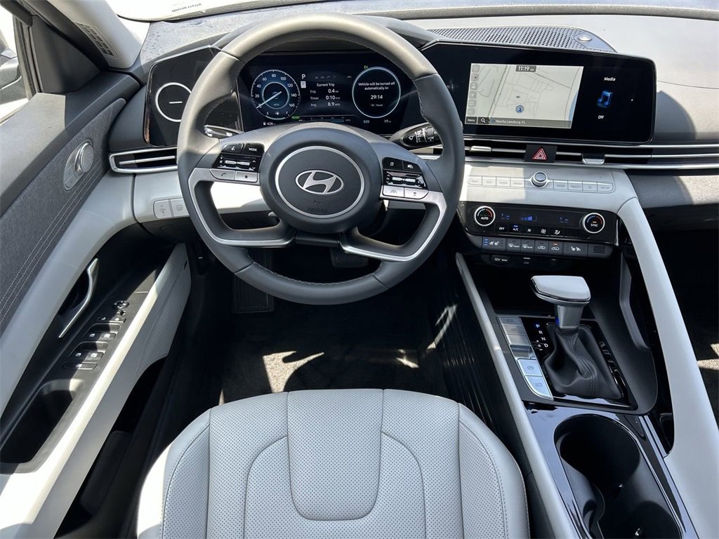 New 2025 Hyundai Elantra Limited image 4