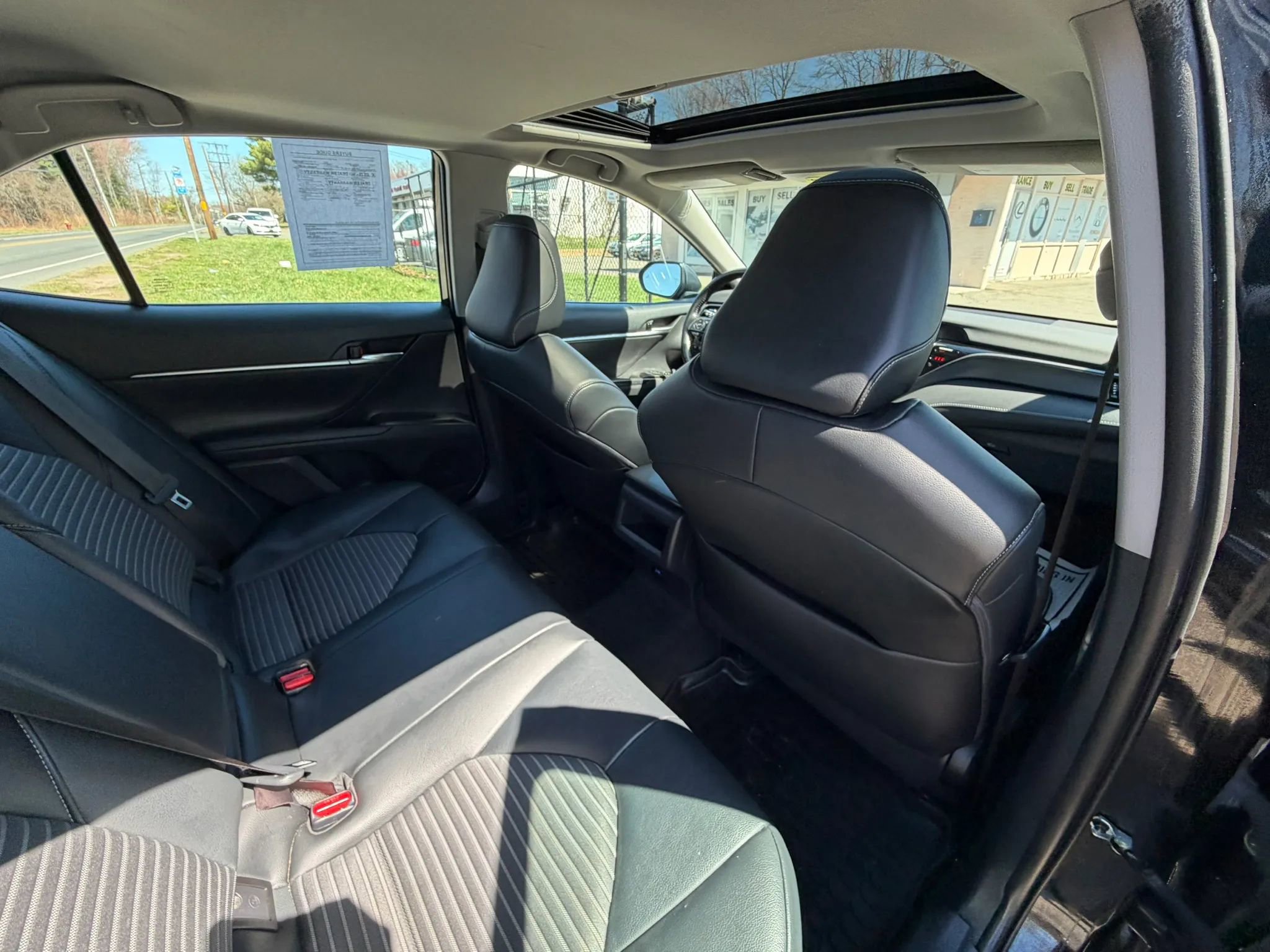 Used 2021 Toyota Camry SE w/ Audio Upgrade Package FWD image 15