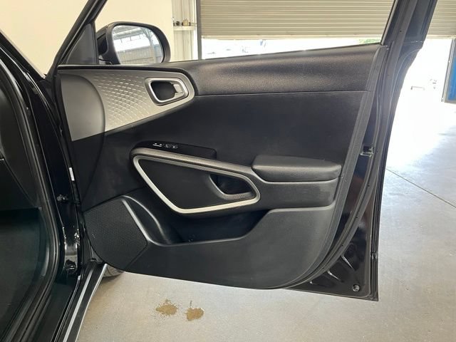 Used 2024 Kia Soul LX w/ Option Group 015 FWD image 13