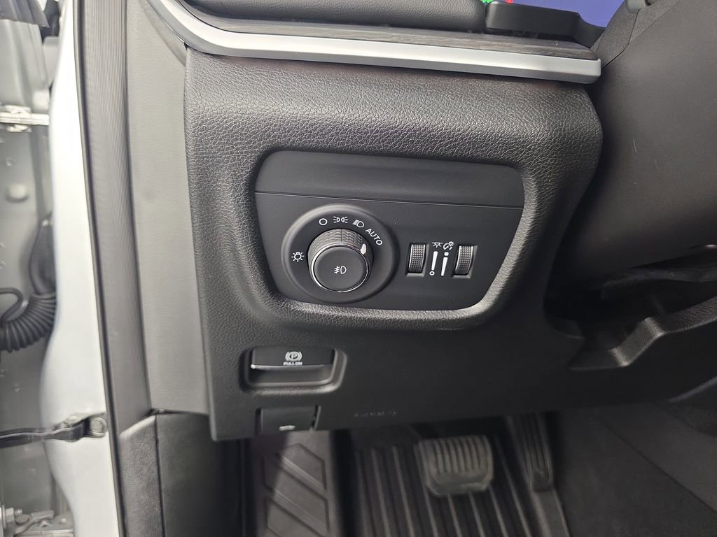 Used 2025 Jeep Grand Cherokee L Limited RWD image 19