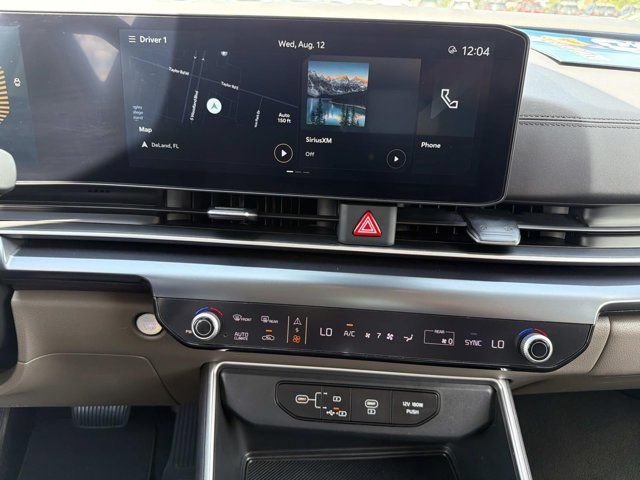 Used 2025 Kia Carnival FWD image 25
