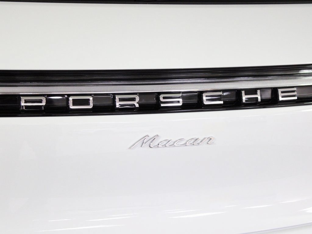 Certified 2026 Porsche Macan AWD/4WD image 13