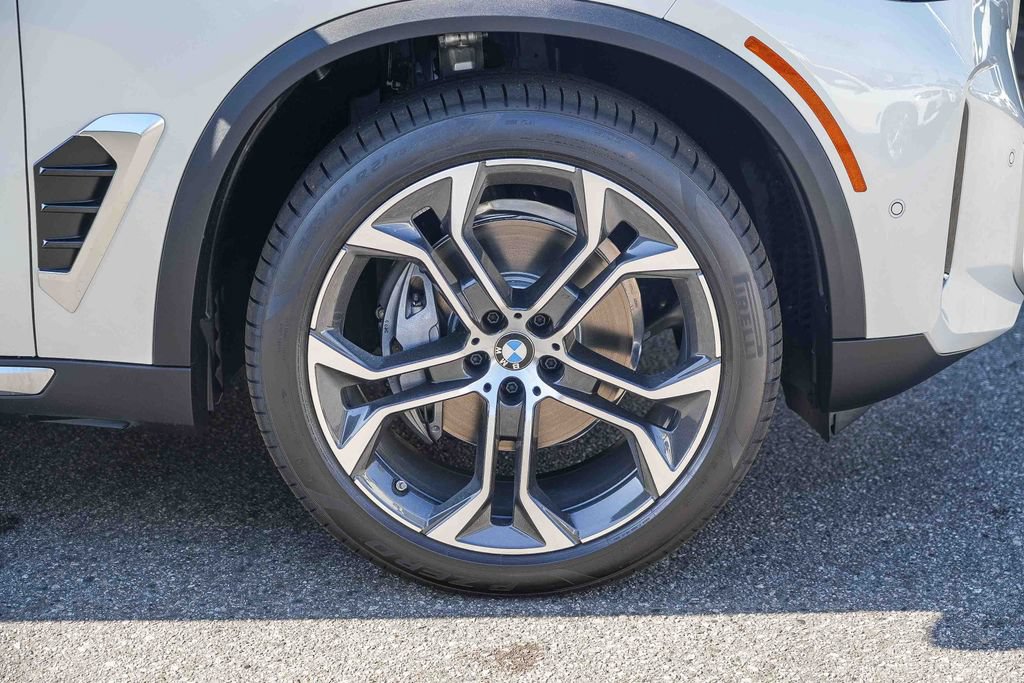 New 2026 BMW X5 xDrive40i w/ Parking Assistance Package AWD/4WD image 9