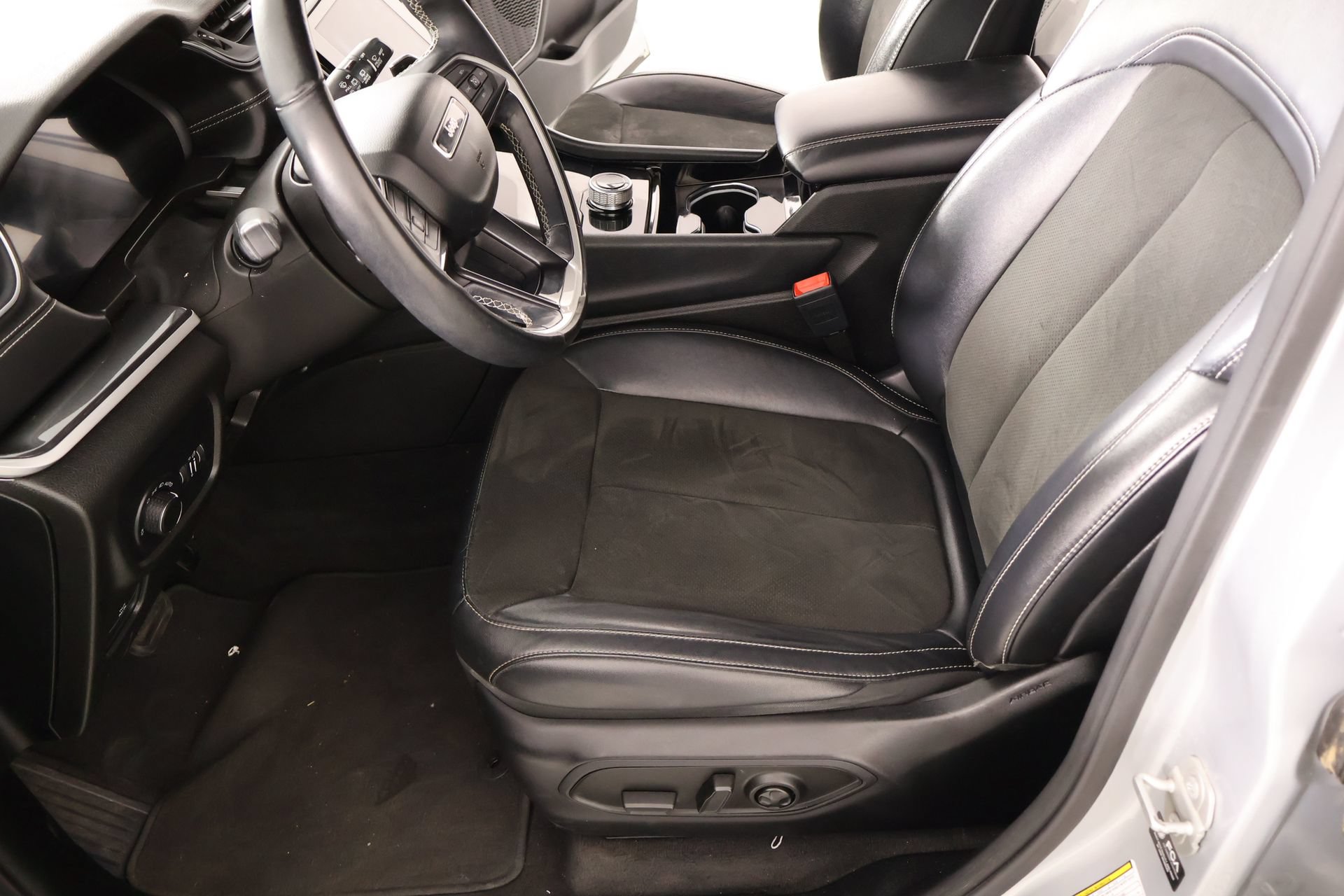 Used 2021 Jeep Grand Cherokee L Laredo AWD/4WD image 11