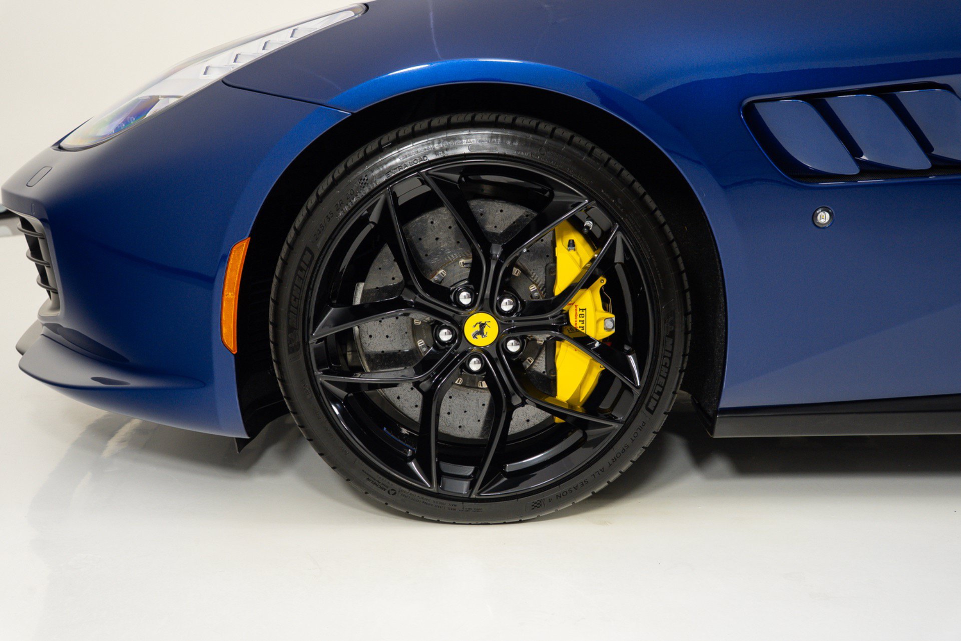 Used 2019 Ferrari GTC4Lusso T RWD image 10