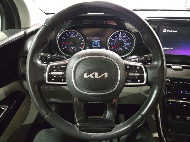 Used 2022 Kia Carnival EX image 17
