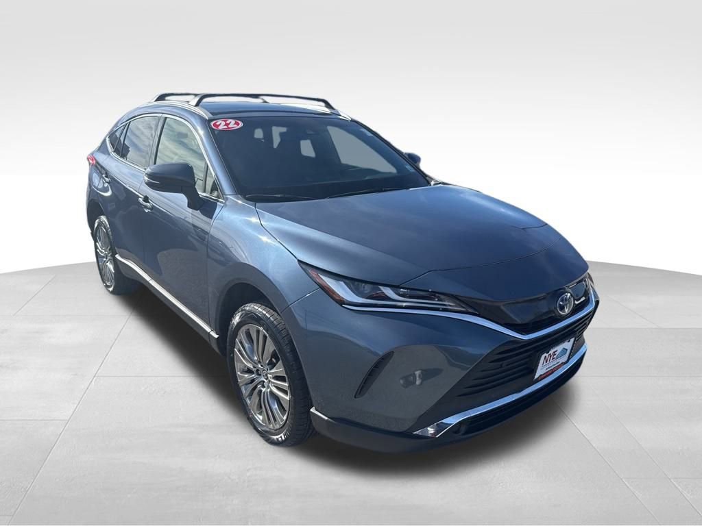 Used 2022 Toyota Venza XLE image 7