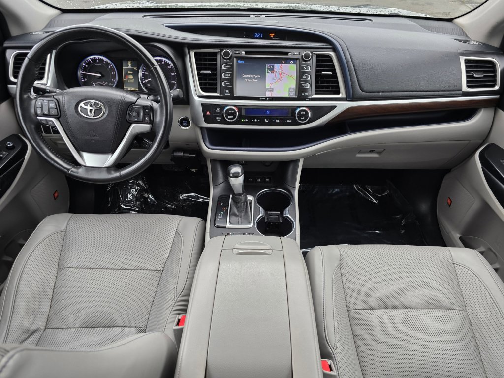Used 2015 Toyota Highlander Limited AWD/4WD image 2