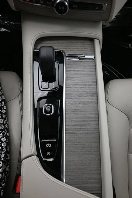 Used 2024 Volvo XC90 B5 Plus w/ Protection Package AWD/4WD image 11