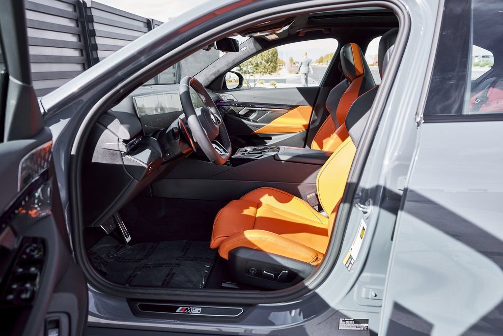 Used 2026 BMW M5 w/ Executive Package image 37