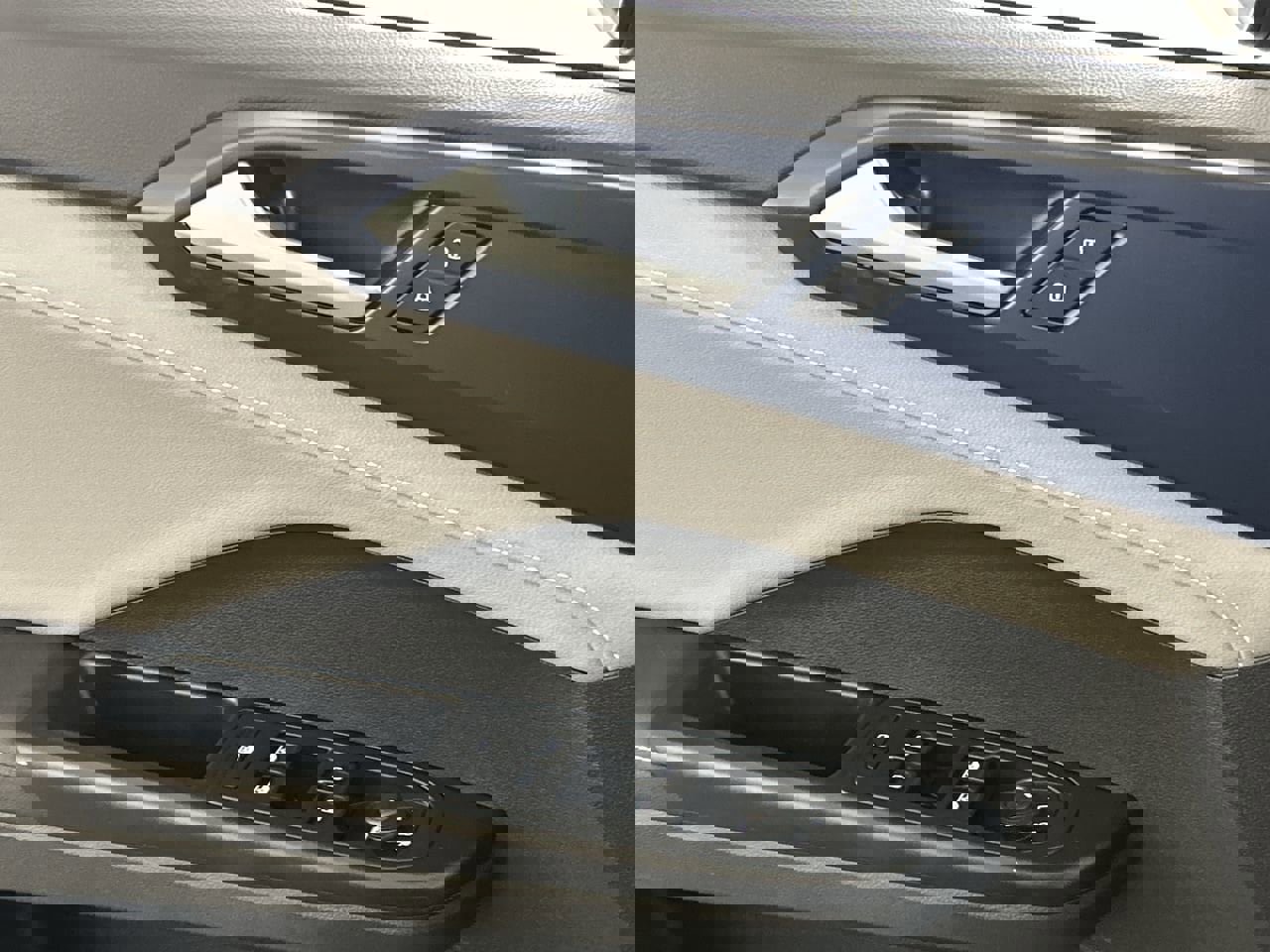 Used 2024 Volkswagen Taos SE image 18