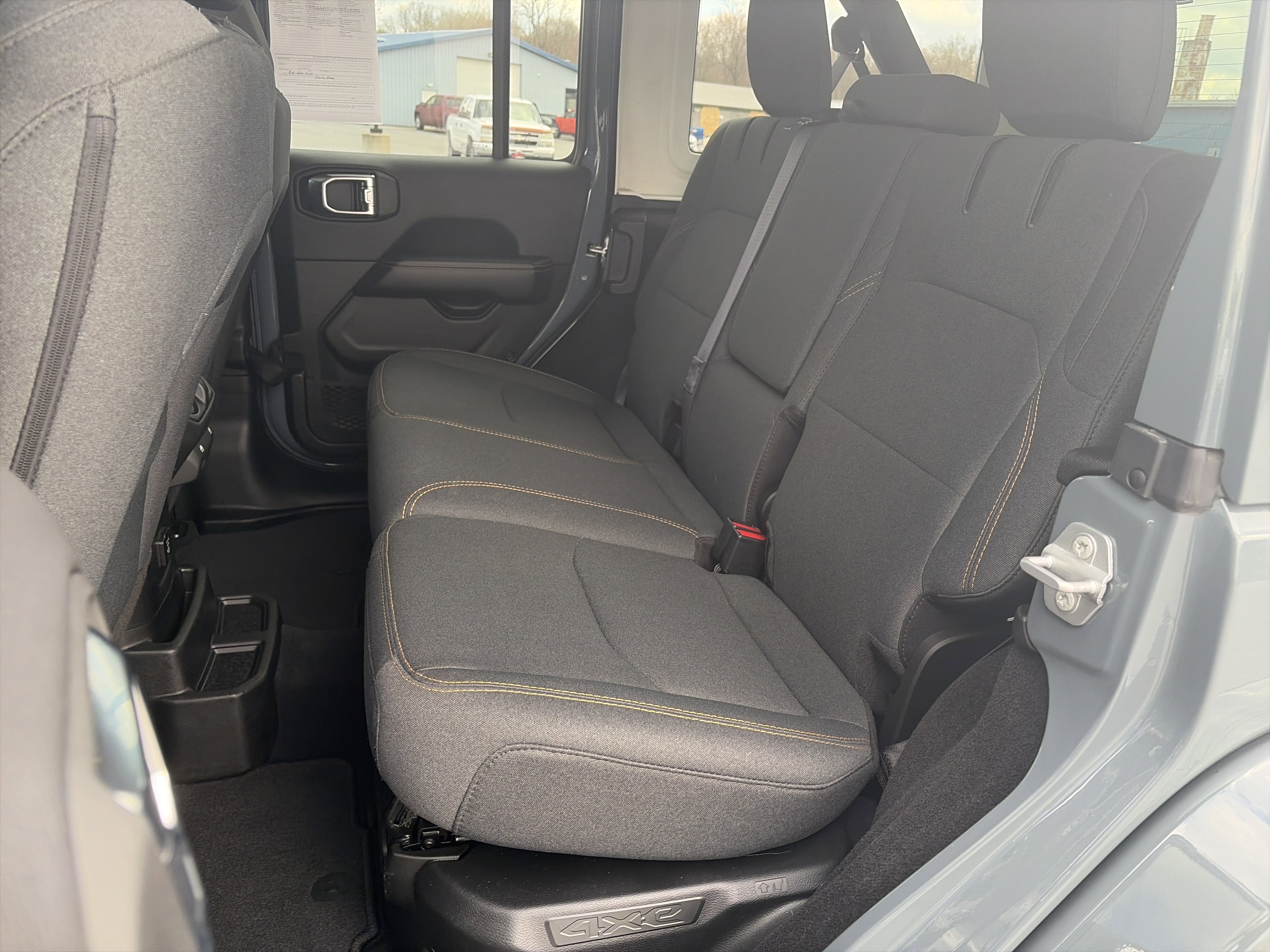 Used 2025 Jeep Wrangler Sahara image 13