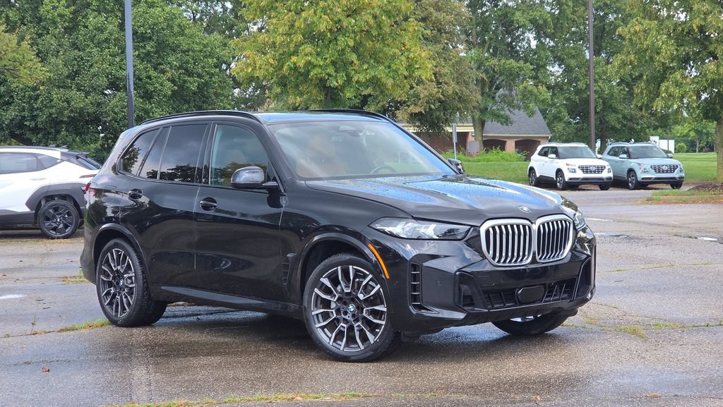 Used 2024 BMW X5 xDrive40i w/ M Sport Package AWD/4WD image 2