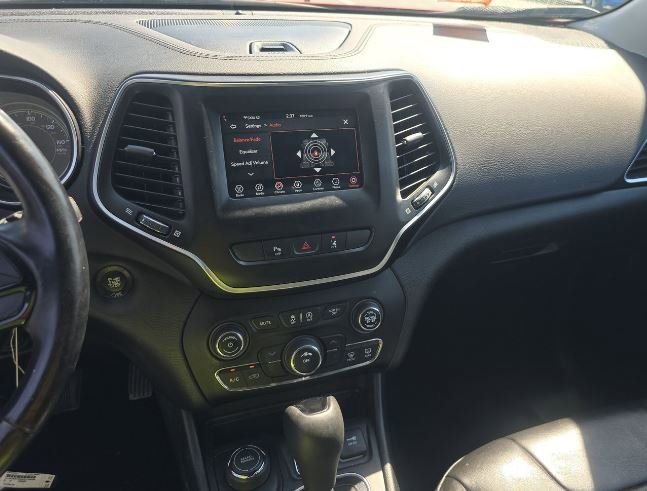 Used 2021 Jeep Cherokee Latitude Plus image 11