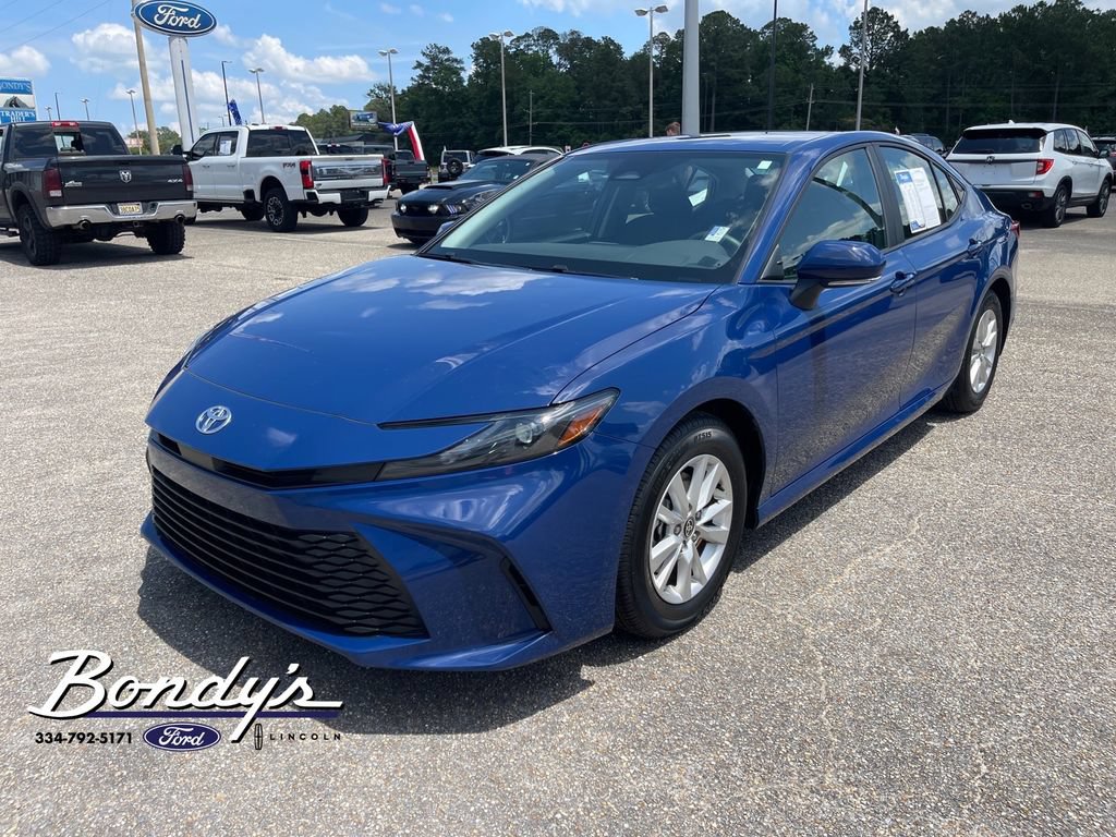 Used 2025 Toyota Camry LE FWD image 3